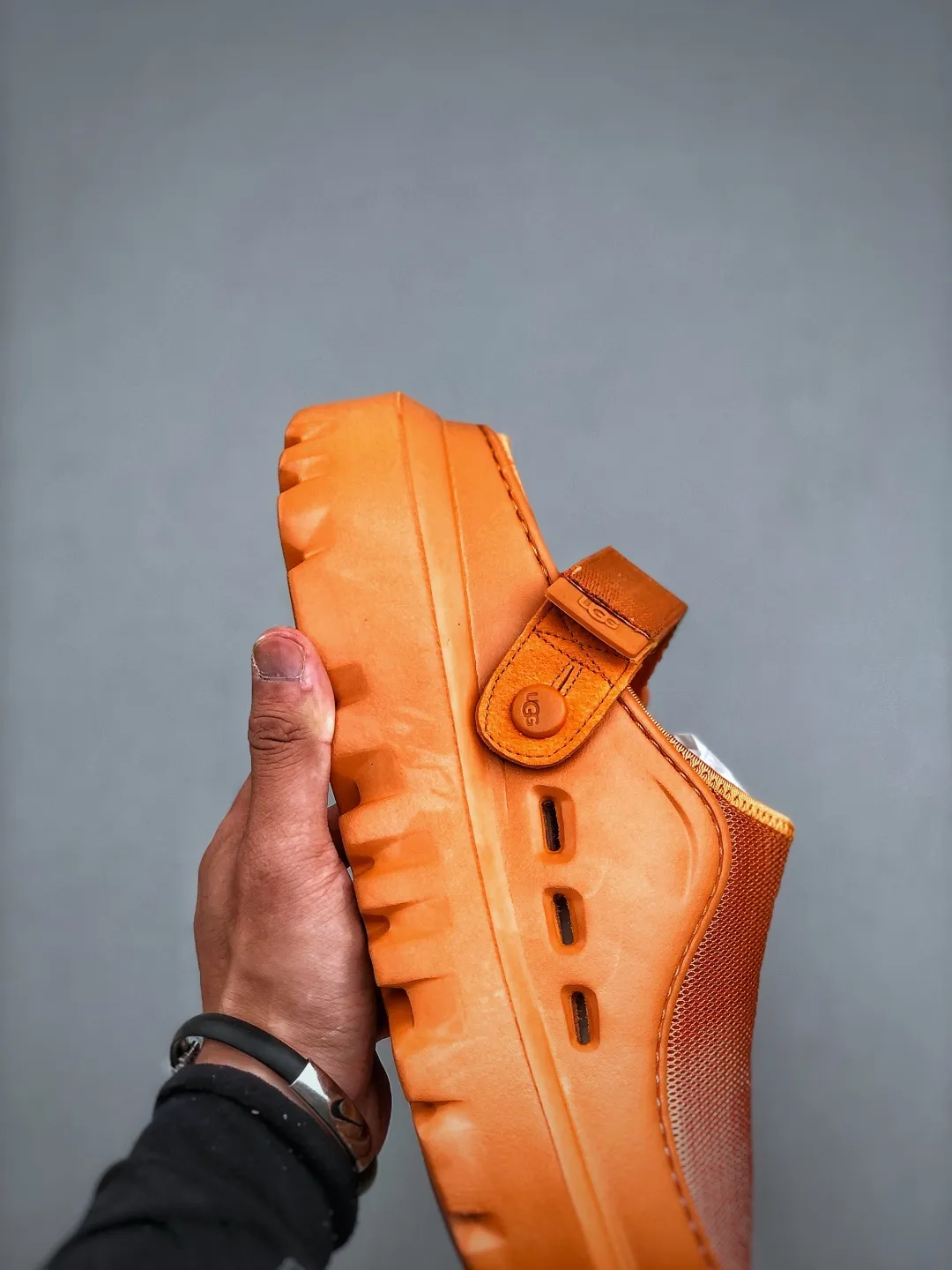 💰440 support store L/UGG summer new snow answer SKTA classic simple, comfortable and versatile, fashionable and casual, thick sole, comfortable, lightweight and breathable clog shoes, silent, wear-resistant and anti-wear. It is a vitality bomb in summer, full of youthful vitality, mesh material is breathable and light, super cool to wear in summer. Adjustable buckle design, convenient and considerate. The thick sole is non-slip and makes walking stable. Whether you are playing on the beach or strolling in the city streets, it can make you full of energy and become the center of attention ~ Size: 38-44